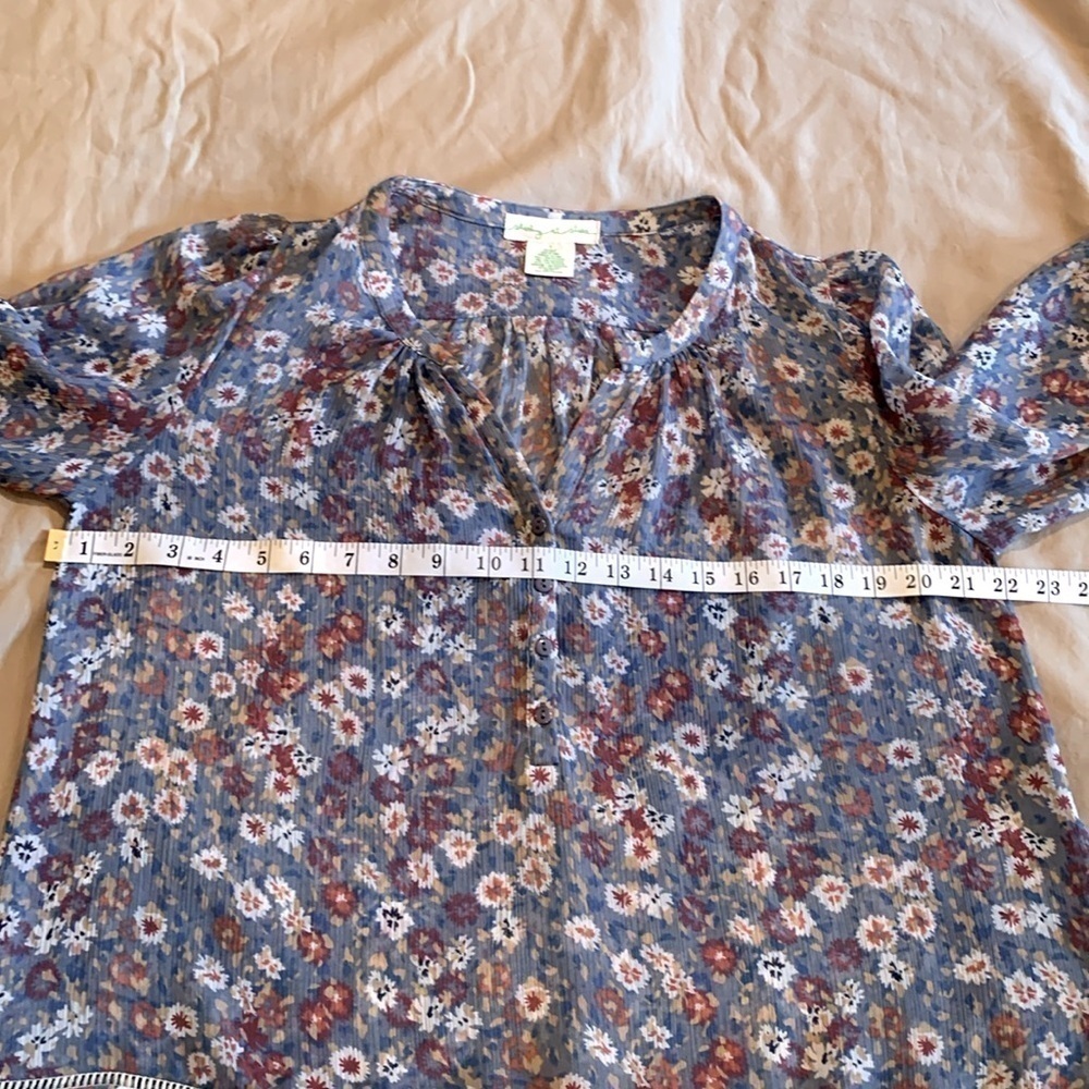 NWOT - Staring At Stars Sheer Flowy Blue Floral V-neck Blouse Size Small - Picture 10 of 15
